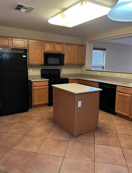 Building Photo - 12500 N Cottonseed Ln