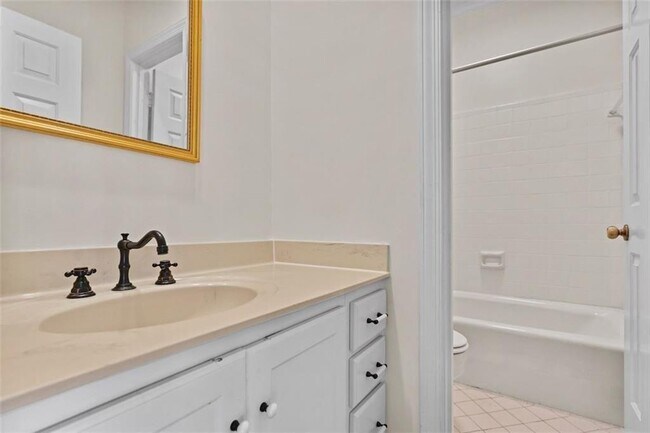 Building Photo - 11 Paces W Dr NW