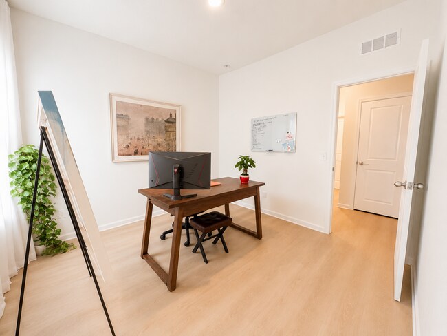 Building Photo - 1332 Dalkeith Cv