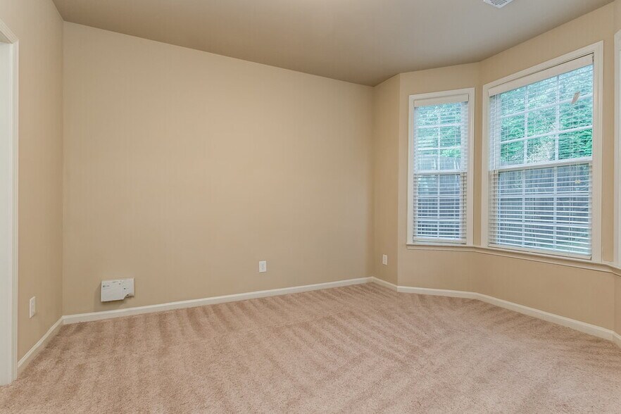 Building Photo - 3925 Village Estates Ct