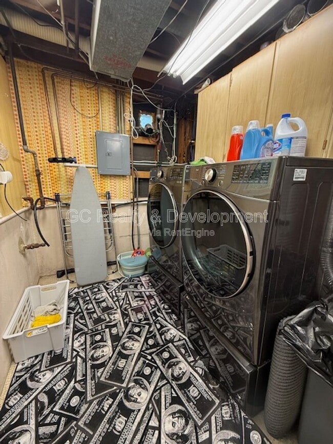 Building Photo - 558 Mallard Ln