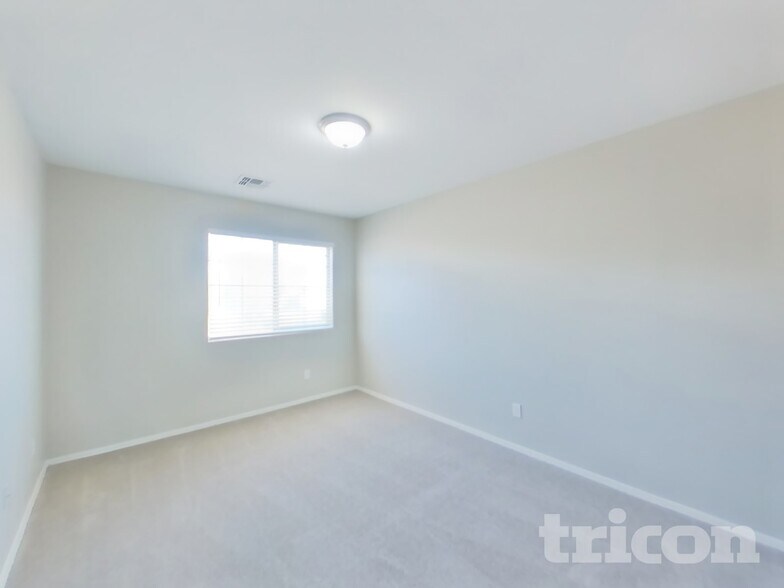 Building Photo - 34113 N Alison Dr