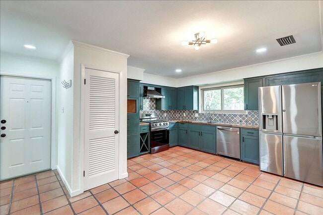 Building Photo - 5530 Tahoe Cir