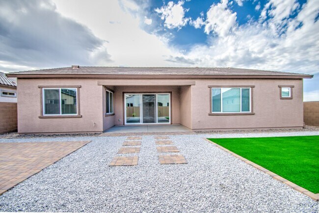 Building Photo - NEW 4 Bedroom home in Phoenix!