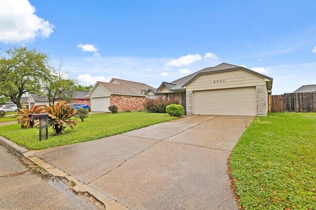 Building Photo - 8731 Croteau Dr