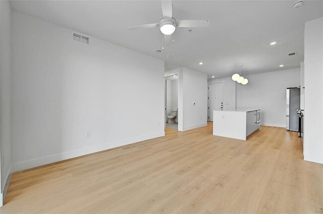 Building Photo - 1701 Simond Ave Ave