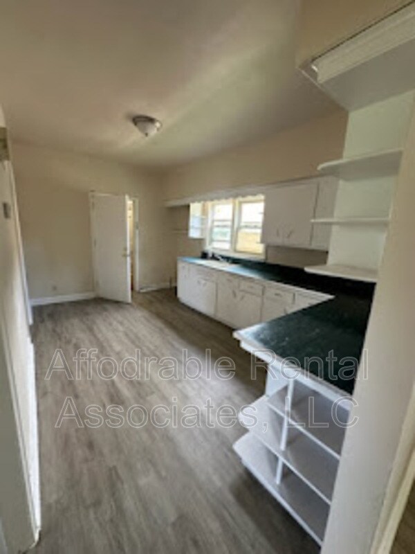 Building Photo - 1911 S 11th St