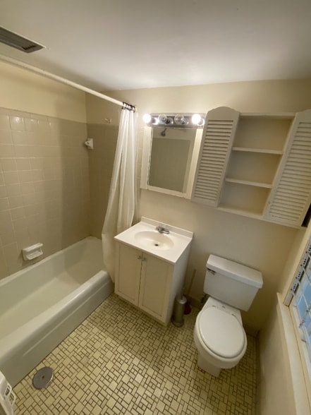 Building Photo - 1028 Fourth St