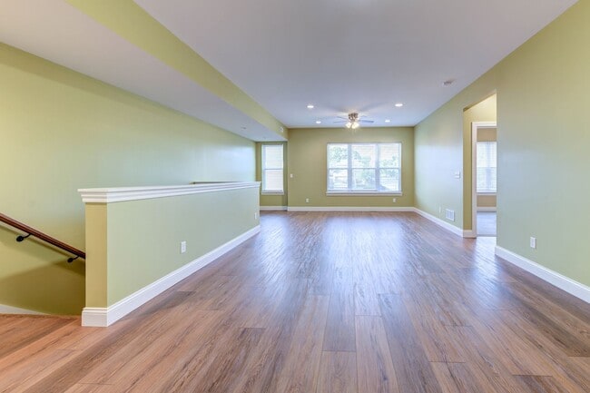 Building Photo - GRADUATE STUDENTS!! 2 Bed 2 Bath Near SSM Cardinal Glennon, St. Louis University