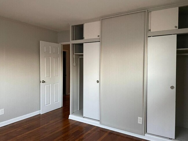 Building Photo - 2212 Collett Dr
