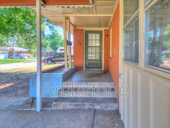 Building Photo - 724 General Senter Dr