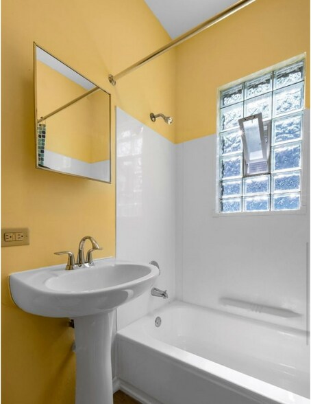 Primary Photo - 7353 S Kenwood Ave