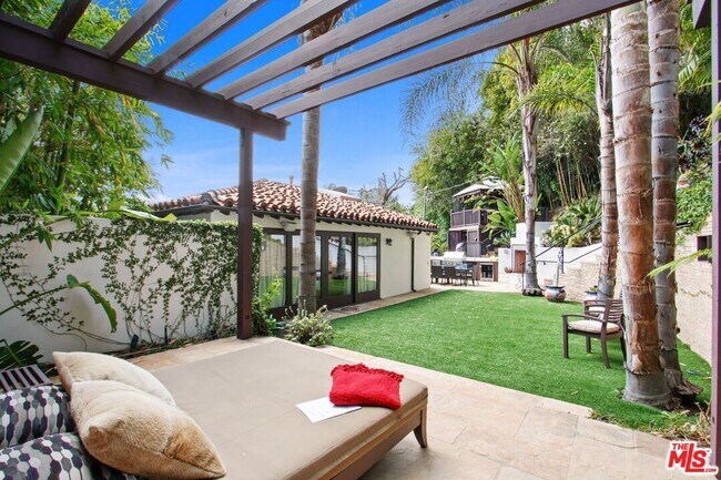 Building Photo - 8343 W Sunset Blvd