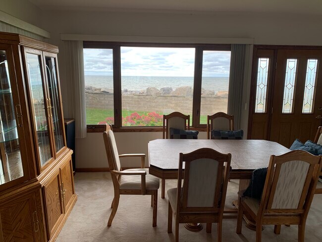 Building Photo - 6588 Shore Acres Dr