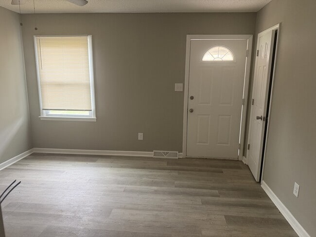 Building Photo - 524 Newcastle Rd