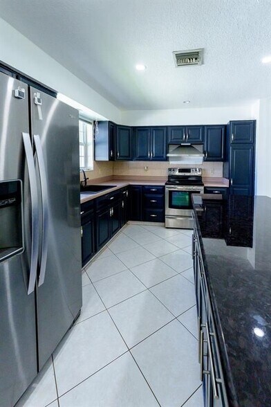 Building Photo - 2011 N 43rd Ave