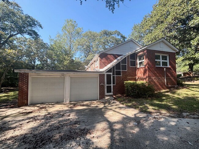 Building Photo - Forest Acres 3 Bedroom 2 Bath