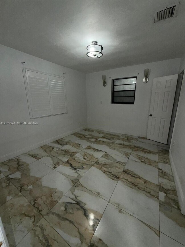 Building Photo - 3151 SW 37th Ave
