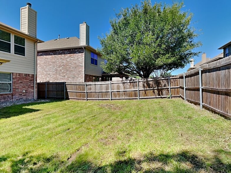 Building Photo - 10624 Cochron Dr