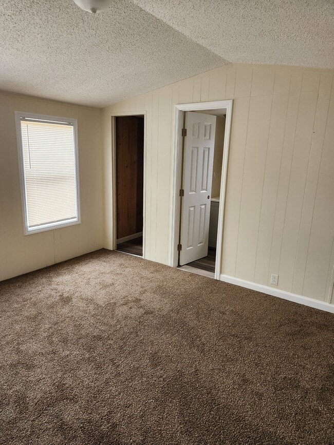 Building Photo - 1004 Aaron Ln