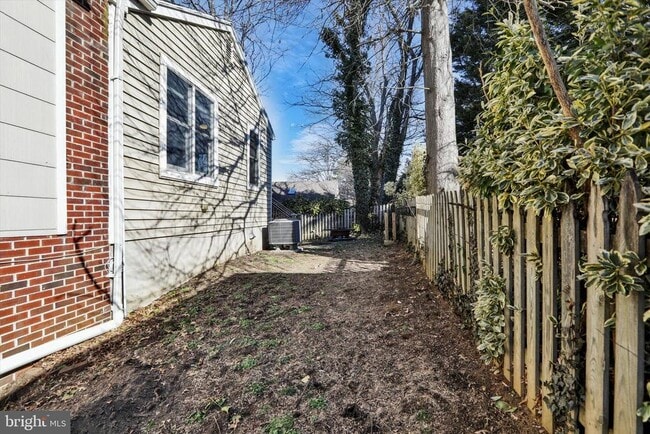 Building Photo - 722 Genessee St