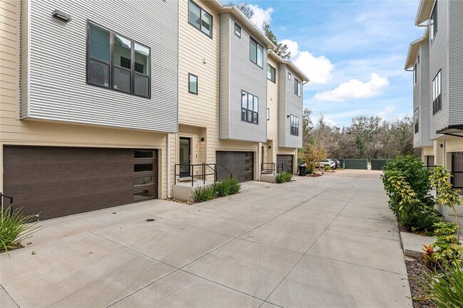 Building Photo - 2601 SW Williston Rd