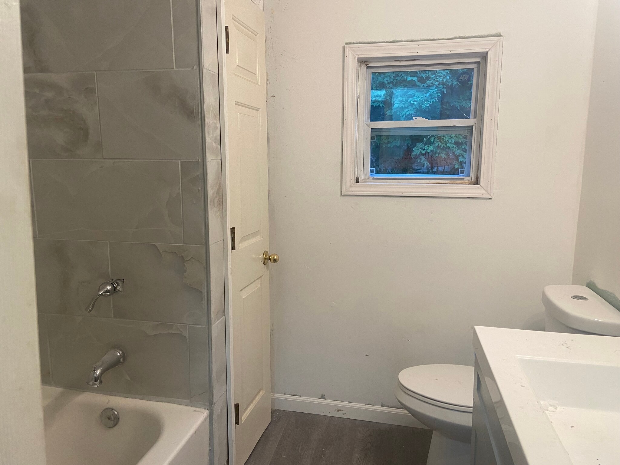 Building Photo - 883 Carter St