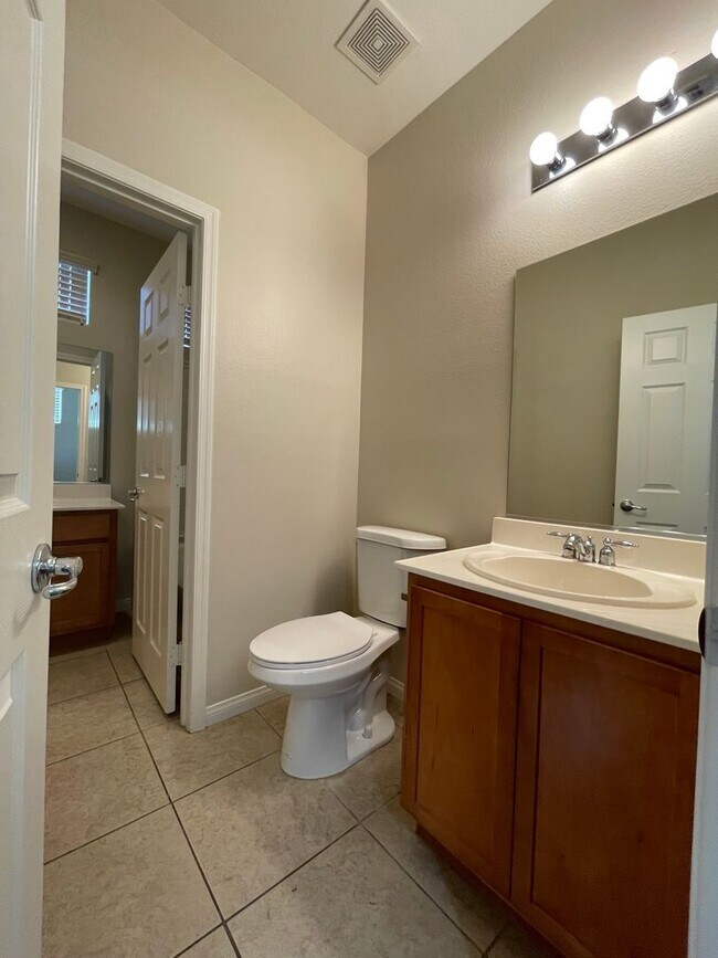 Building Photo - Beautiful Single Story Home in Gated Commu...