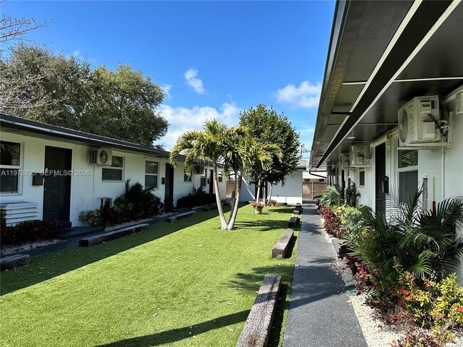 Building Photo - 2221 Monroe St