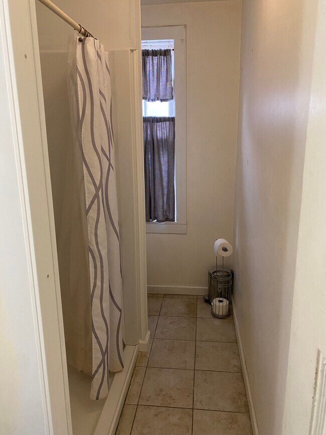 Building Photo - 1211 Wood St