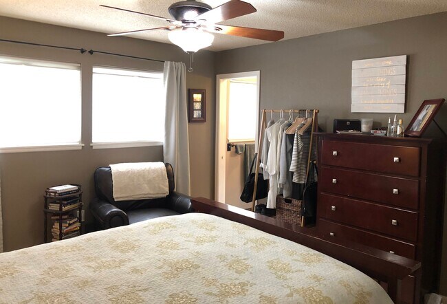 Master Bedroom - 1819 S Woodlawn St