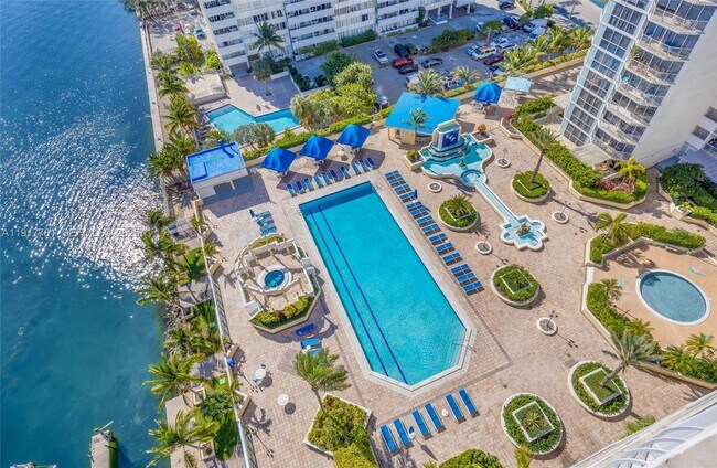 Building Photo - 7601 E Treasure Dr