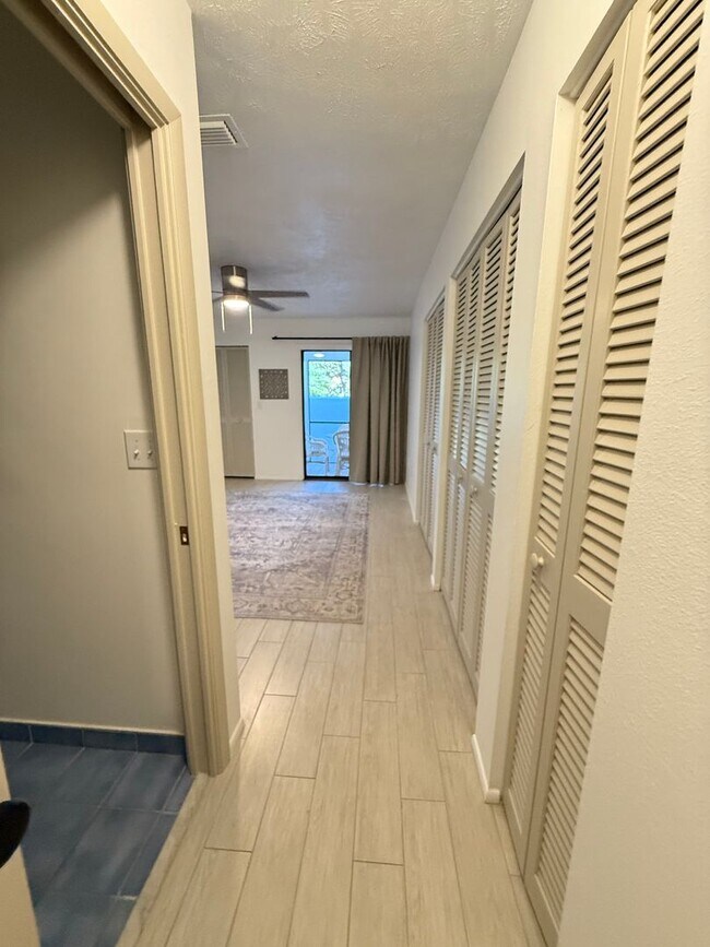 Building Photo - IMG Golf Course 2/2 Condo at Valencia Gard...