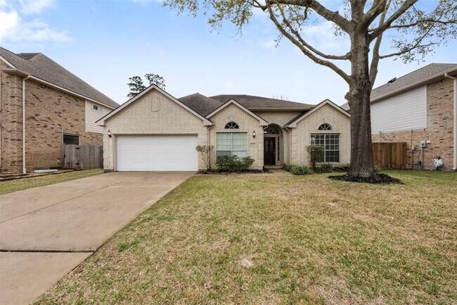 Building Photo - 9211 Memorial Hills Dr