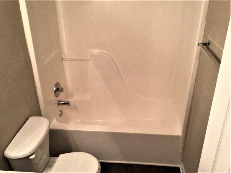 Building Photo - 110 Berwyn Ct