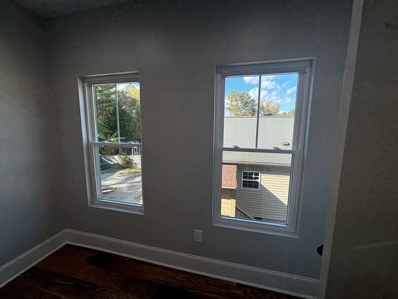 Building Photo - Room in Single Family Home on Booker Ave