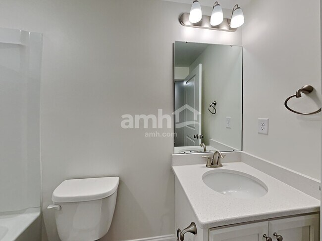 Building Photo - 180 Larragan Dr