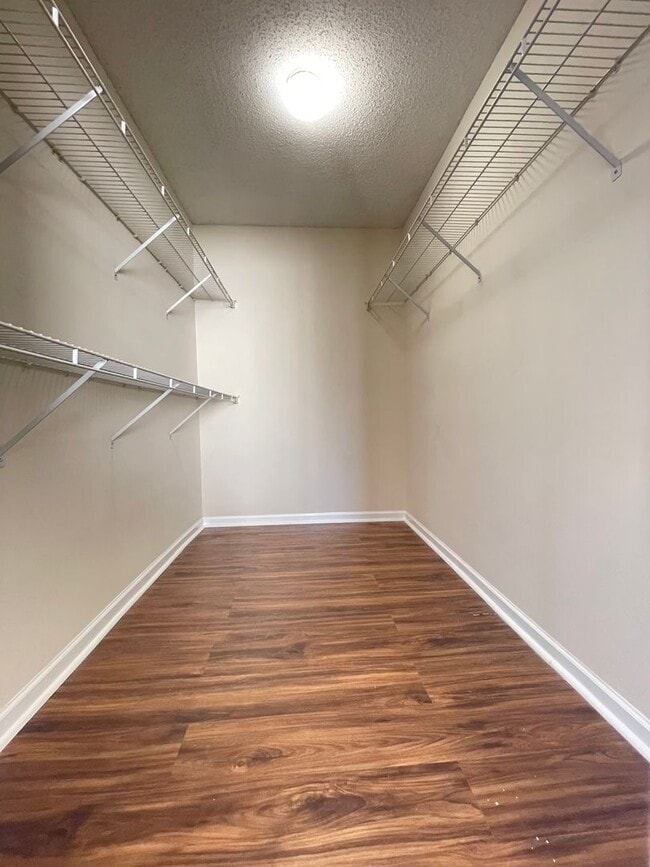Building Photo - Cozy 2B/2B Unfurnished Condo near Beach in...