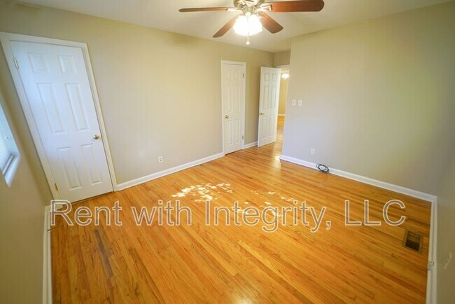 Building Photo - 1804 Skyland Dr