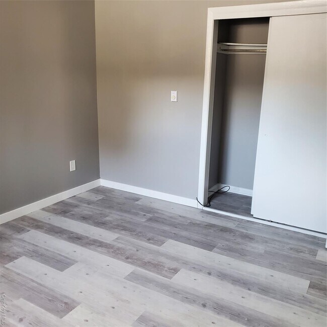 Building Photo - 191 Plains Rd