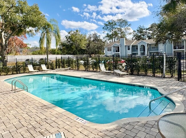 Building Photo - 2550 N Alafaya Trail