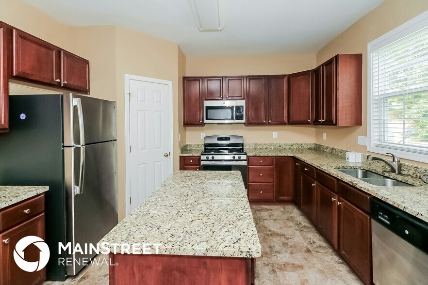 Building Photo - 4632 Creekside Cove