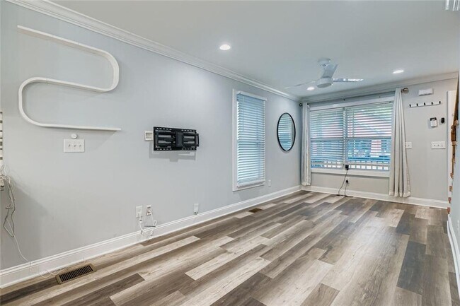 Building Photo - 677 Ira St SW