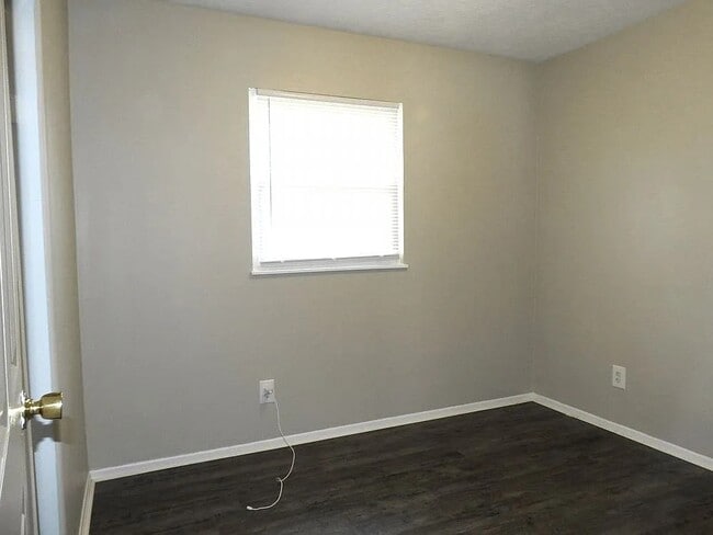 Building Photo - Logwood Ave