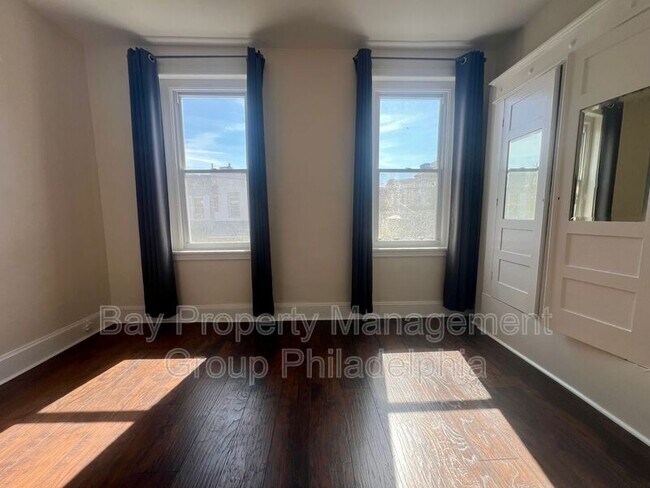 Building Photo - 2165 W Grange Ave