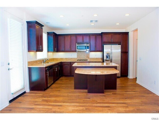 Building Photo - 780 Huron Dr