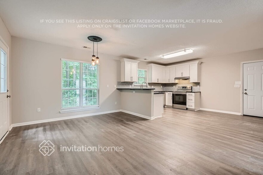 Building Photo - 5208 Meadows Lake Pointe