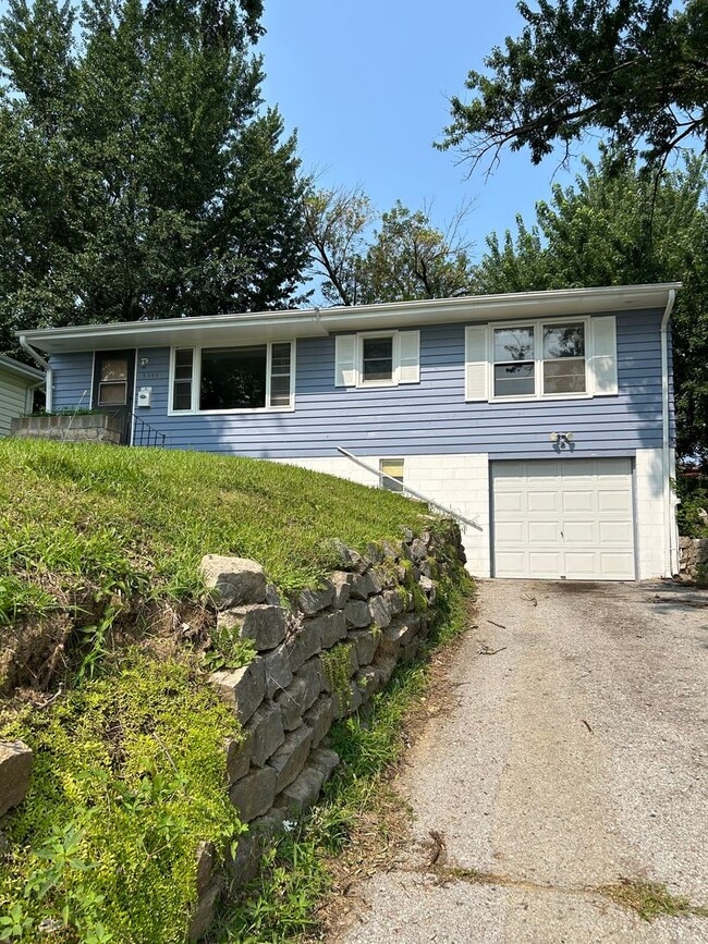 Building Photo - Three Bedroom Home!