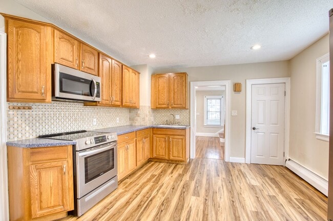 Building Photo - Inviting 3-bedroom, 1.5 bath home nestled in a peaceful and family friendly neighborhood