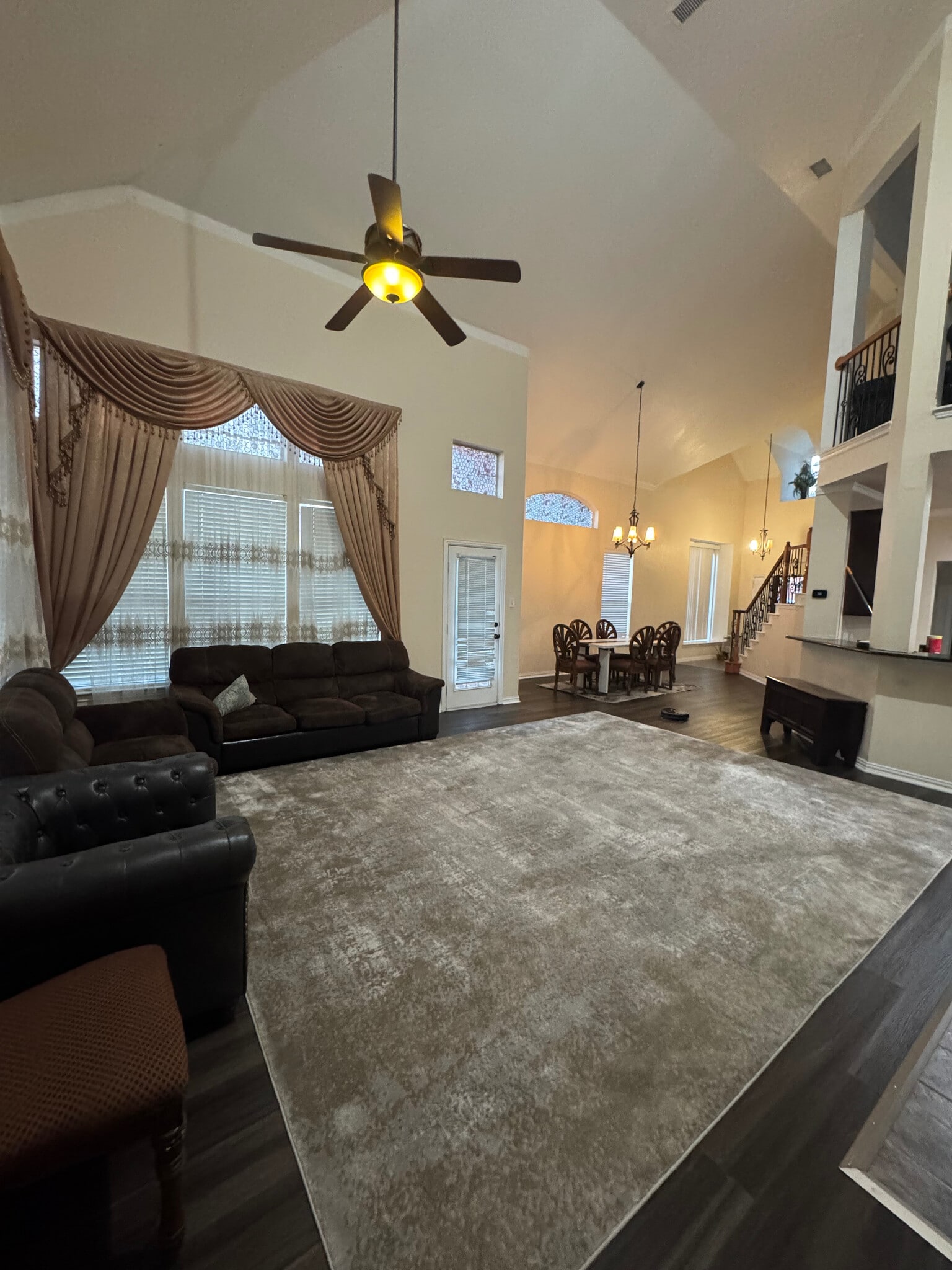 Building Photo - Room in House on Rodeo Ct